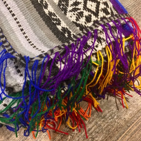 *SOLD* Quechuan | Peruvian Poncho - Picture 8 of 9